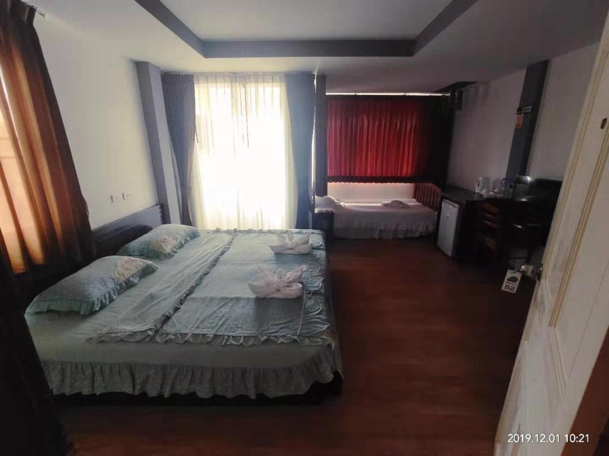 Wechat Inn Patong Exterior photo